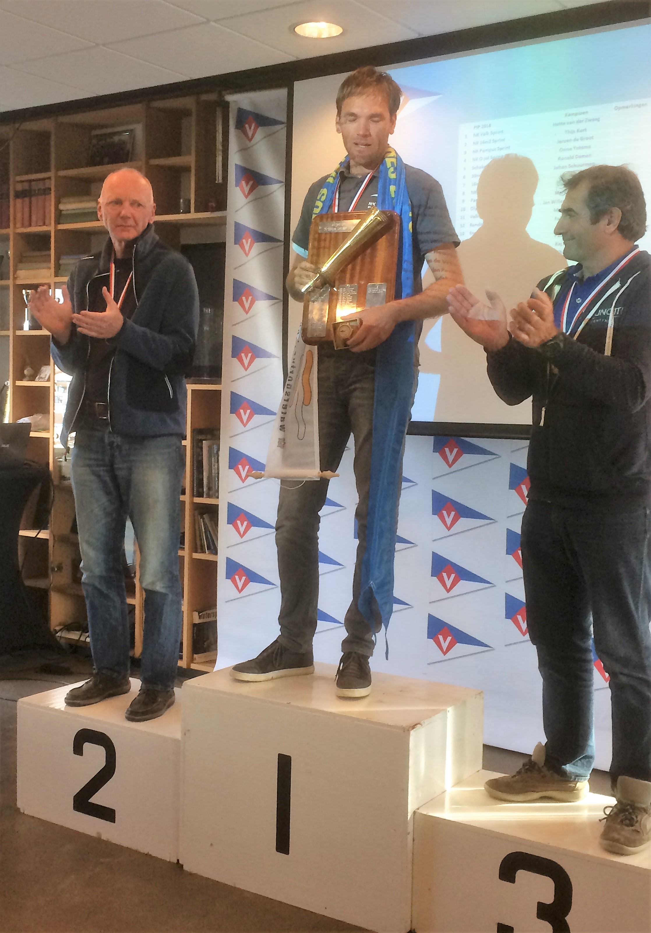 FINALE UPDATE: Najaar of hoogseizoen? Het lijkt de Kalverstraat wel.....