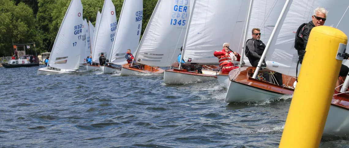Nu: met foto en drone beelden.... De tweede wedstrijd van het jaar, weer bij onze vrienden uit het Oosten...