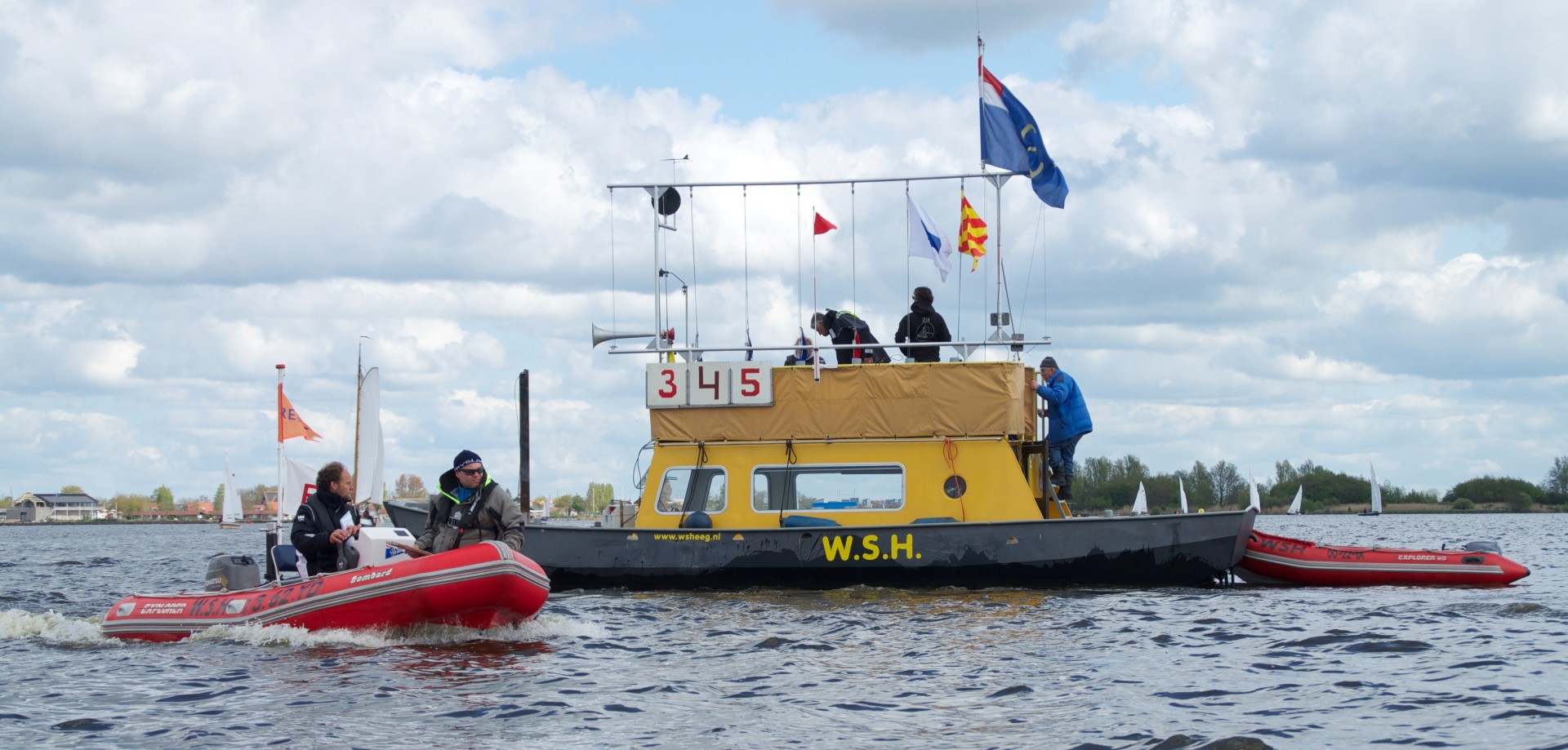 De kop is er af, openingswedstrijden op Heeg.
